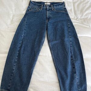 Abercrombie & Fitch Mid Rise Barrel Jeans